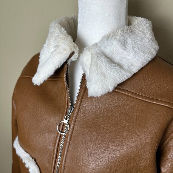 NASTY GAL Faux Leather & Faux Fur Cropped Jacker with Pockets Size 4 / Small - Picture 4 of 11